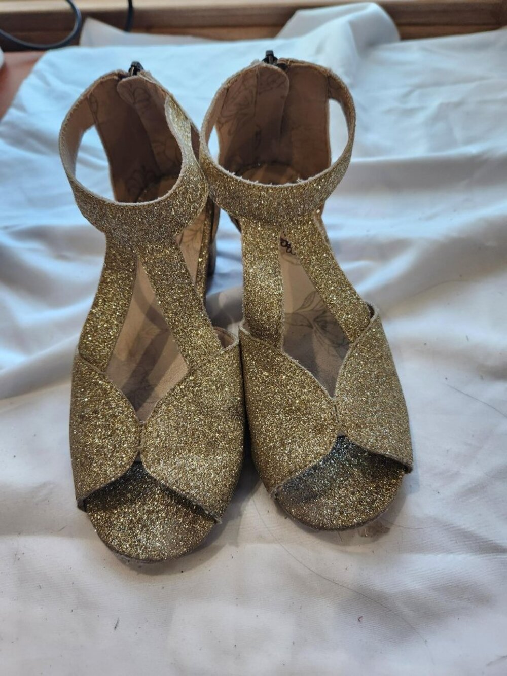 Joyfolie Gold Glitter T-Strap Dress Shoes Girls Size 2
